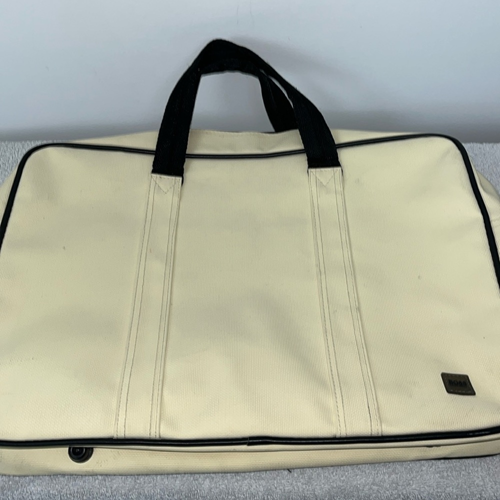 Hugo Boss Laptop Bag W/Strap, 18”x 4”x 14” Crème in Colour very good condition